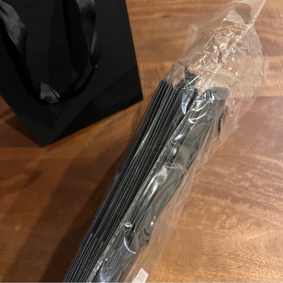 Small Black Chic Gift Bags Set of 8 (6.3"x3.2"x8.5") - Picture 5 of 5